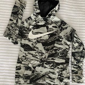 NIKE dri-fit pullover